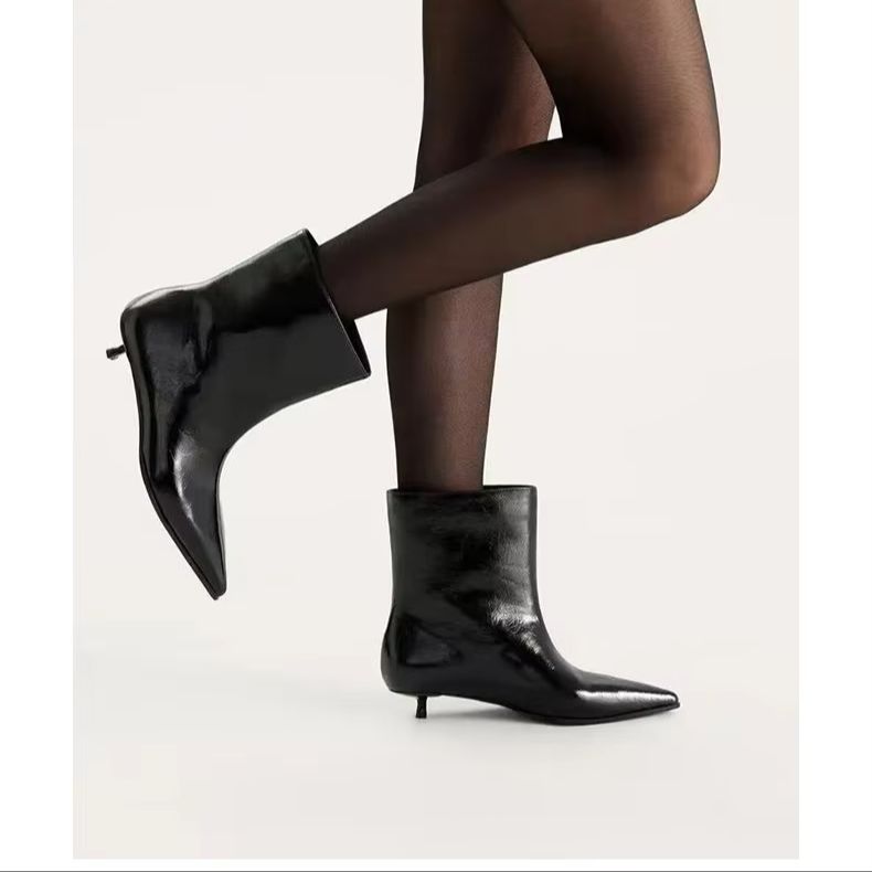 أحذية نسائية جديدة لموسم الخري - مراجعة Leather Classic Strap وسعره
