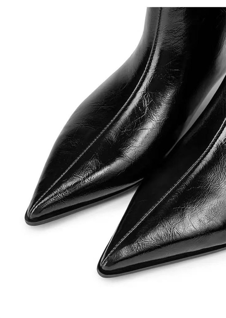 أحذية نسائية جديدة لموسم الخري - مراجعة Leather Classic Strap وسعره